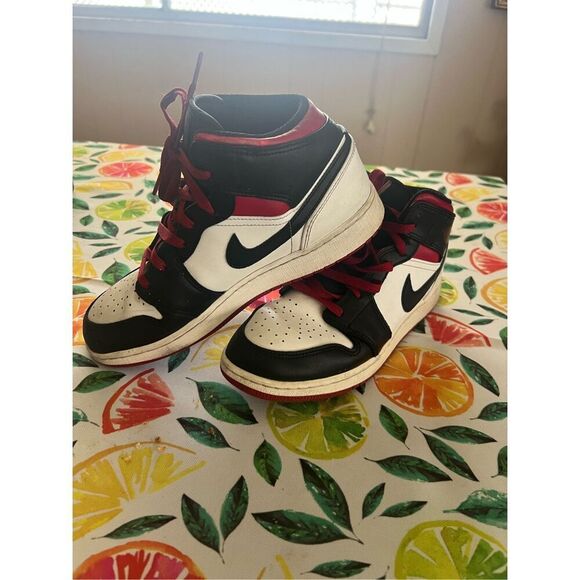 Nike Air Jordan One Retro Mid Rise Black Toe 2023 Black White Red Youth Size 7 - Picture 4 of 13